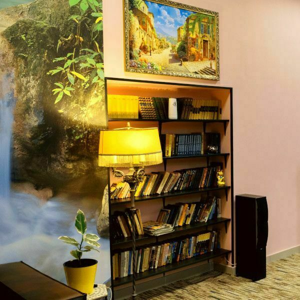 Фото – книги и комната отдыха в доме престарелых Фото – книги и комната отдыха в доме престарелых