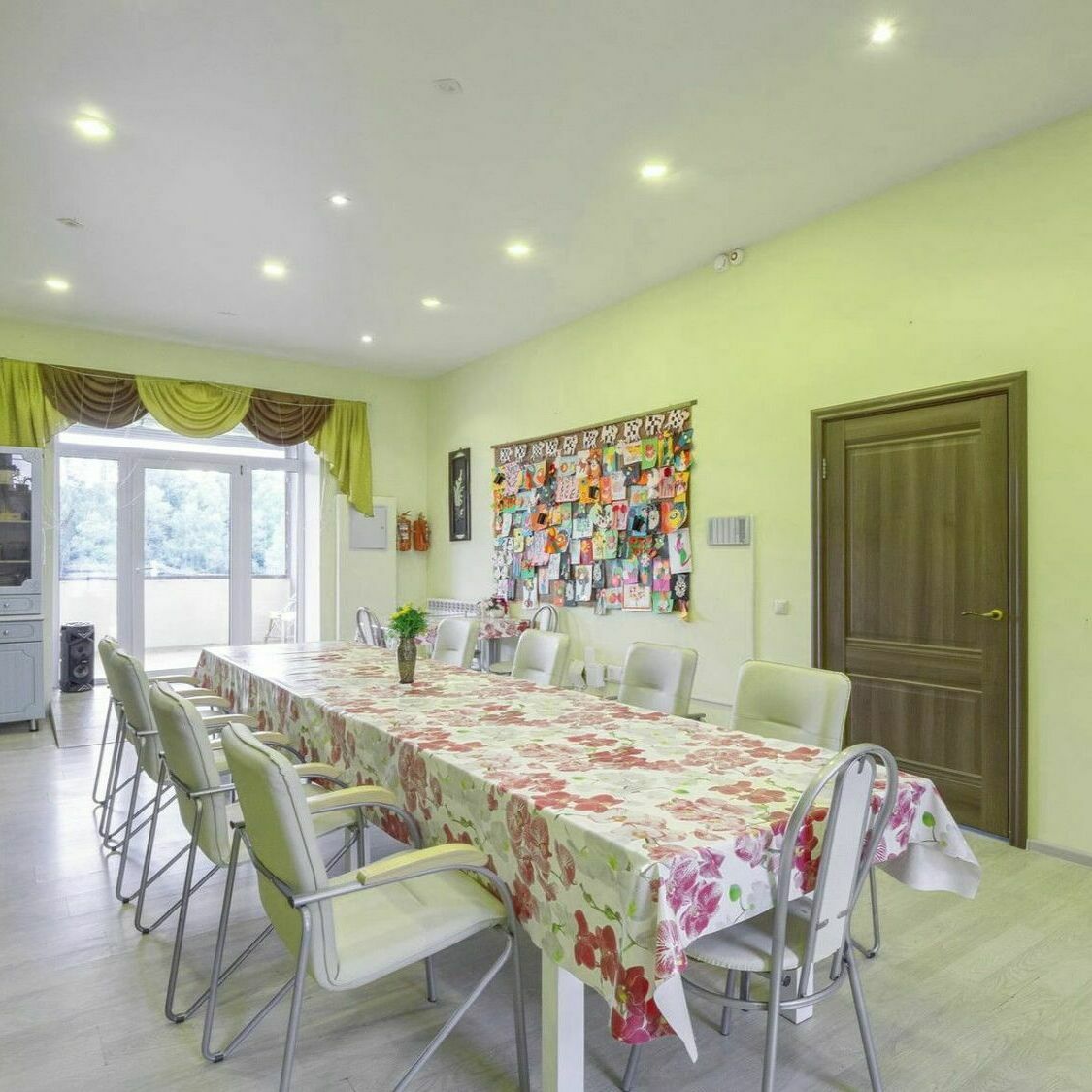 Фото – комната для занятий с пожилыми людьми в пансионате Фото – комната для занятий с пожилыми людьми в пансионате