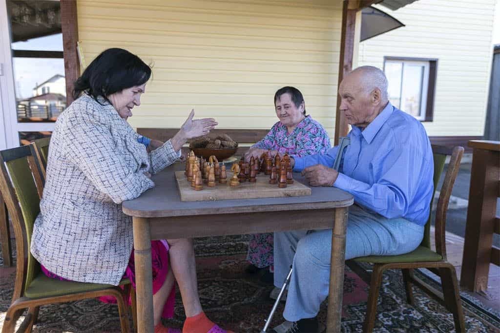 Общение со сверстниками в доме престарелых в СПб – Долголетие Общение со сверстниками в доме престарелых в СПб – Долголетие